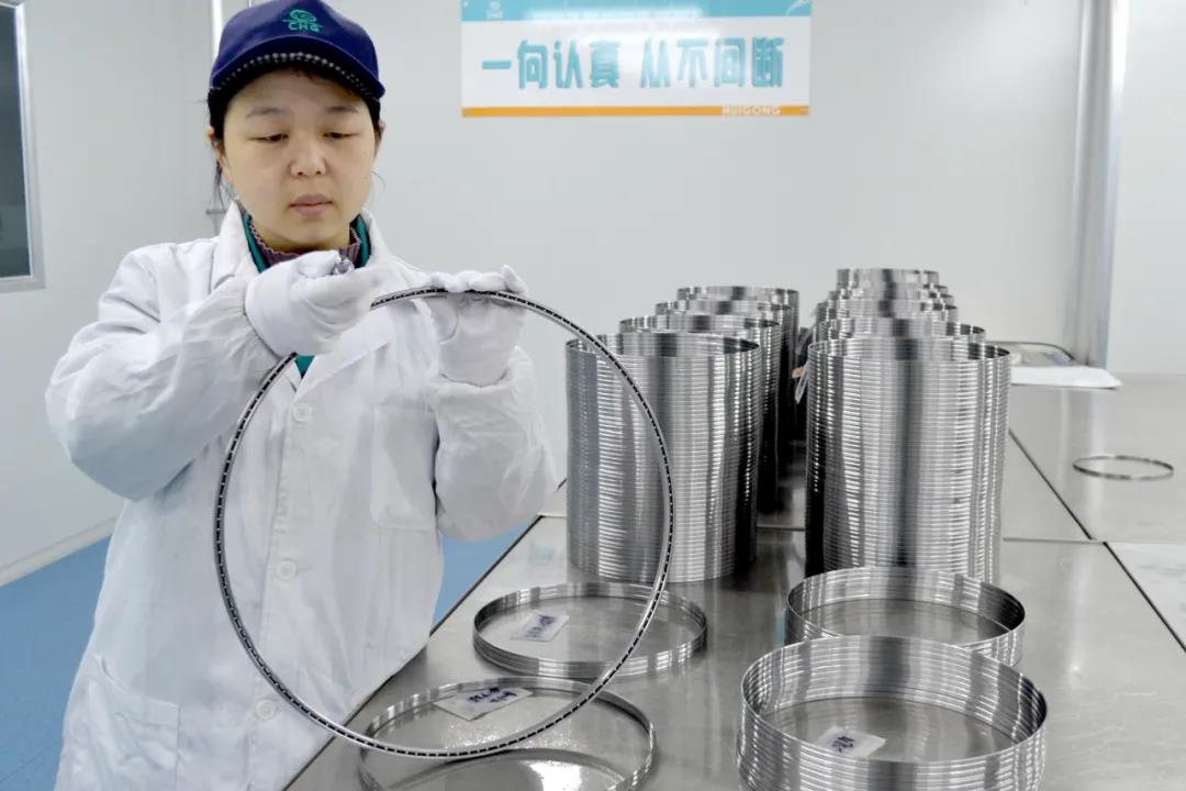 洛陽彙工研制出大型不鏽鋼薄壁軸承